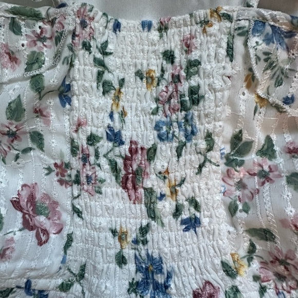 Beautiful Girls Floral Romper - lace and eyelet material - size 8 - Picture 8 of 8